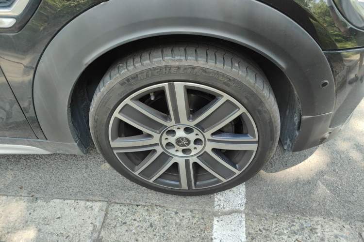 Used MINI Countryman 2019 2.0T COOPER S ALL4 Artist Right Front Wheel Hub