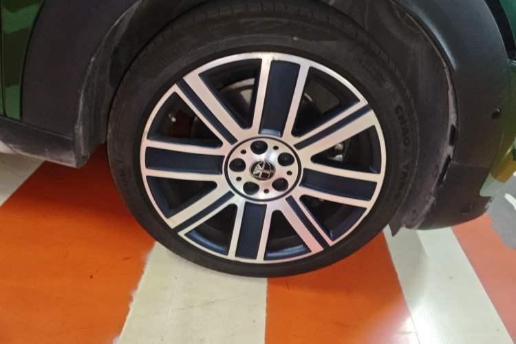 Used MINI Countryman 2019 2.0T COOPER S ALL4 Artist Right Front Wheel Hub
