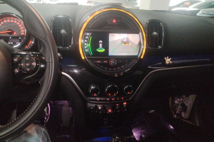 Used MINI Countryman 2019 1.5T COOPER Artist Weekend Travel Edition Audio And AC Panel