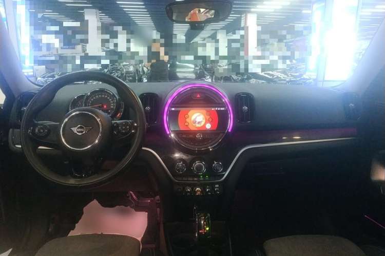 Used MINI Countryman 2019 1.5T COOPER ALL4 Classic Weekend Travel Edition Center Console