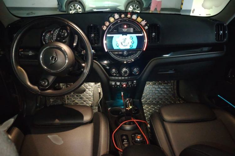 Used MINI Countryman 2019 1.5T COOPER ALL4 Classic Weekend Travel Edition Center Console