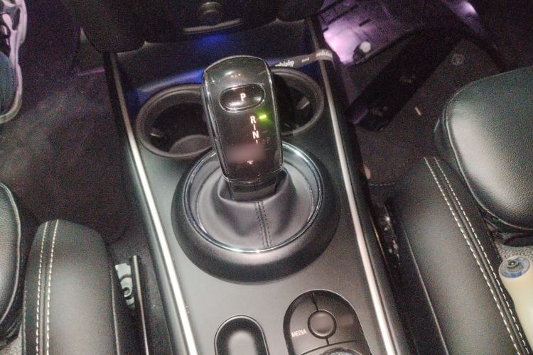 Used MINI Countryman 2019 1.5T COOPER Artist Weekend Travel Edition Gear Lever