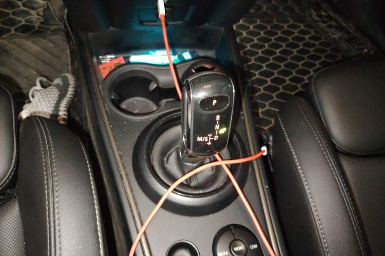 Used MINI Countryman 2019 1.5T COOPER ALL4 Classic Weekend Travel Edition Gear Lever