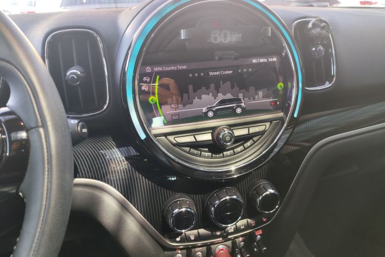 Used MINI Countryman 2019 1.5T COOPER ALL4 Artist Weekend Travel Edition Interior 10
