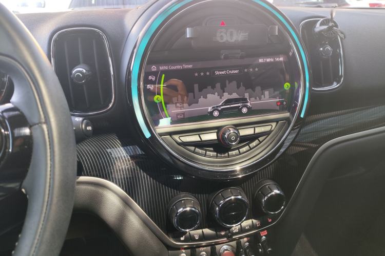 Used MINI Countryman 2019 1.5T COOPER ALL4 Artist Weekend Travel Edition Interior 11
