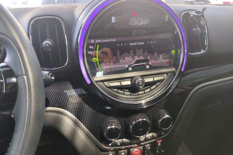 Used MINI Countryman 2019 1.5T COOPER ALL4 Artist Weekend Travel Edition Interior 12