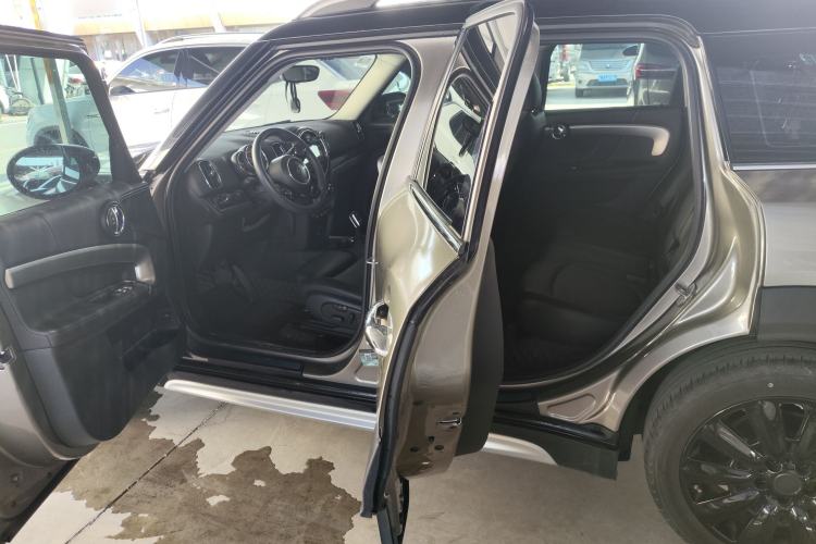 Used MINI Countryman 2019 1.5T COOPER ALL4 Artist Weekend Travel Edition Interior 2