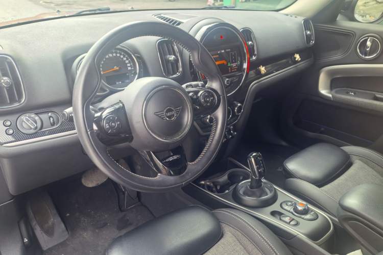 Used MINI Countryman 2019 1.5T COOPER Artist Weekend Travel Edition Interior 2