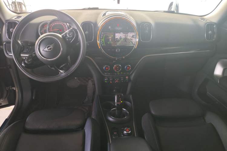 Used MINI Countryman 2019 1.5T COOPER ALL4 Artist Weekend Travel Edition Interior 3