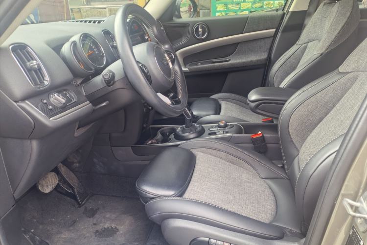 Used MINI Countryman 2019 1.5T COOPER Artist Weekend Travel Edition Interior 3