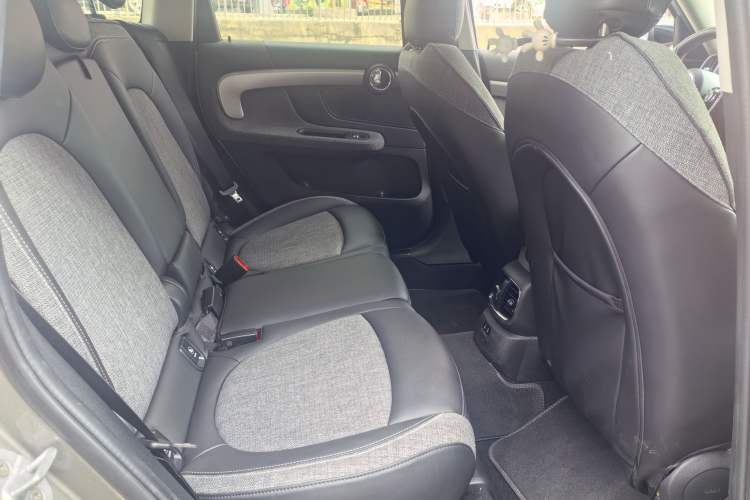 Used MINI Countryman 2019 1.5T COOPER Artist Weekend Travel Edition Interior 4