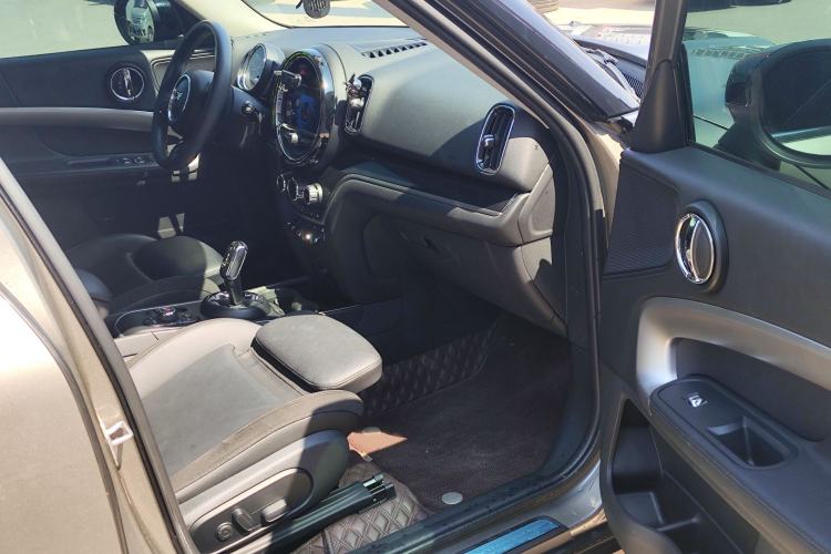 Used MINI Countryman 2019 1.5T COOPER ALL4 Artist Weekend Travel Edition Interior 6