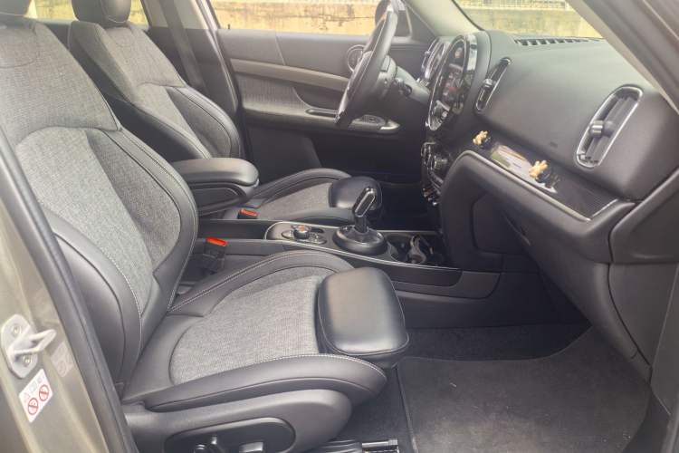 Used MINI Countryman 2019 1.5T COOPER Artist Weekend Travel Edition Interior 6