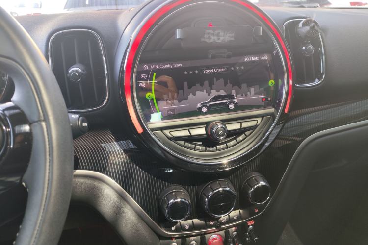 Used MINI Countryman 2019 1.5T COOPER ALL4 Artist Weekend Travel Edition Interior 7