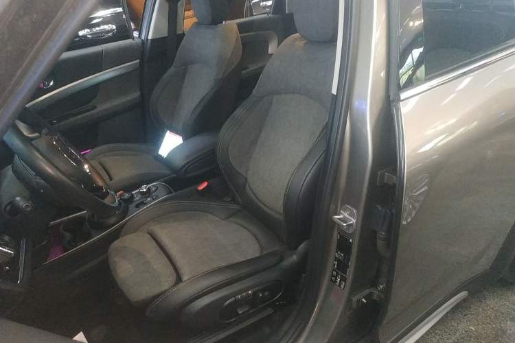 Used MINI Countryman 2019 1.5T COOPER ALL4 Classic Weekend Travel Edition Left Front Seat