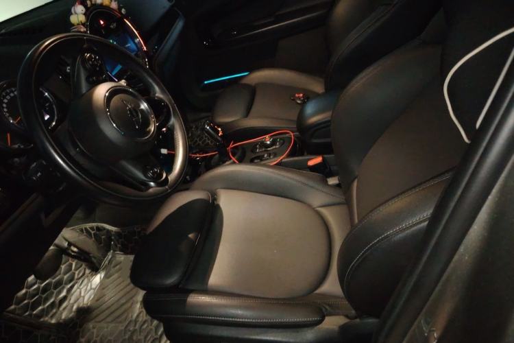 Used MINI Countryman 2019 1.5T COOPER ALL4 Classic Weekend Travel Edition Left Front Seat