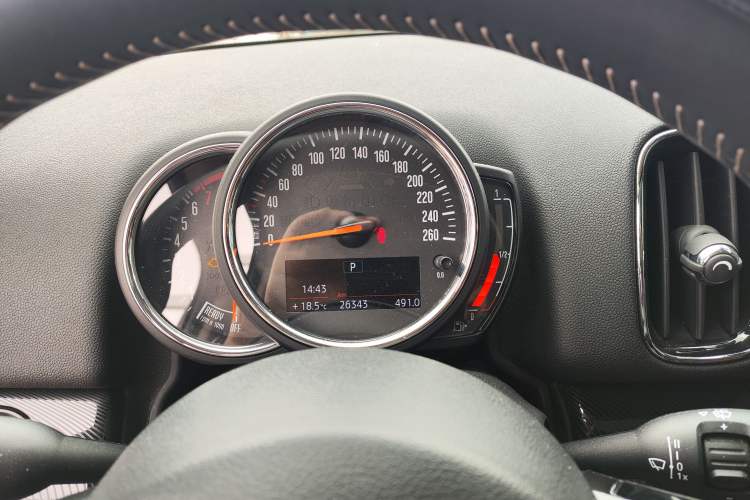 Used MINI Countryman 2019 1.5T COOPER ALL4 Artist Weekend Travel Edition Odometer Close Up