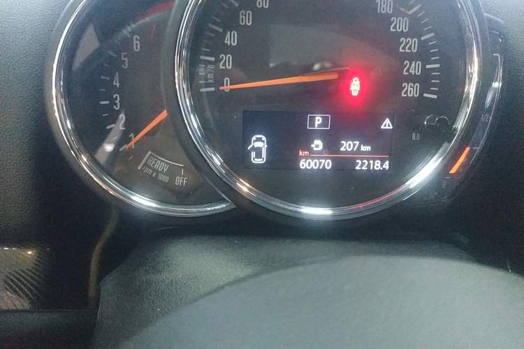 Used MINI Countryman 2019 1.5T COOPER ALL4 Classic Weekend Travel Edition Odometer Close Up