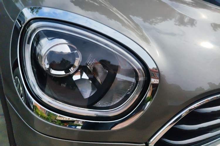Used MINI Countryman 2019 1.5T COOPER ALL4 Artist Weekend Travel Edition Right Front Headlight