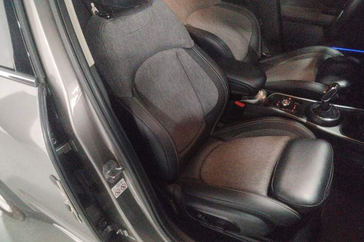 Used MINI Countryman 2019 1.5T COOPER Artist Weekend Travel Edition Right Front Seat