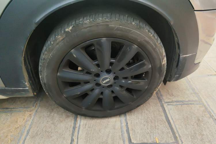 Used MINI Countryman 2019 1.5T COOPER ALL4 Artist Weekend Travel Edition Right Front Wheel Hub