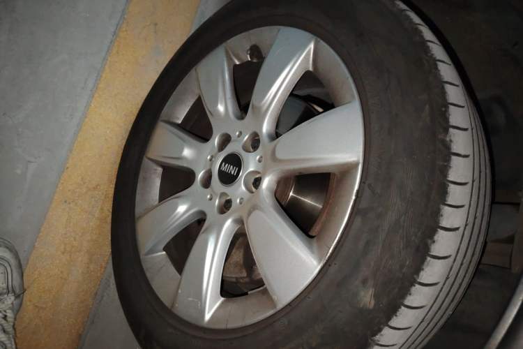 Used MINI Countryman 2019 1.5T COOPER ALL4 Classic Weekend Travel Edition Right Front Wheel Hub