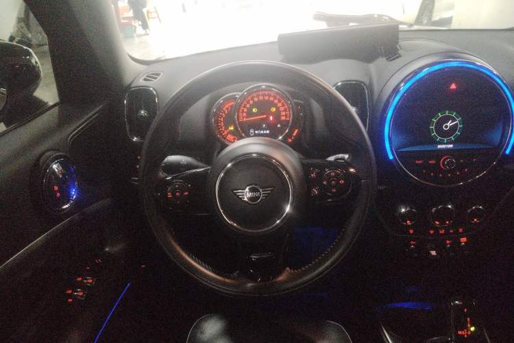 Used MINI Countryman 2019 1.5T COOPER Artist Weekend Travel Edition Steering Wheel