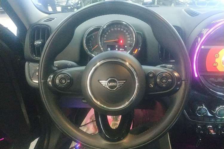 Used MINI Countryman 2019 1.5T COOPER ALL4 Classic Weekend Travel Edition Steering Wheel