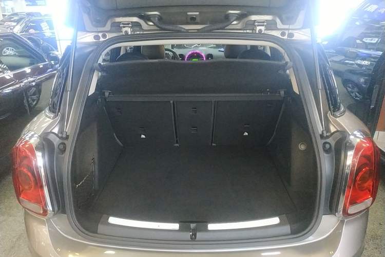 Used MINI Countryman 2019 1.5T COOPER ALL4 Classic Weekend Travel Edition Trunk
