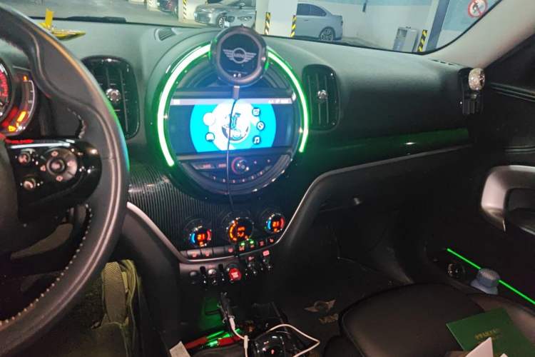 Used MINI Countryman 2019 1.5T COOPER Artist Weekend Travel Edition Audio And AC Panel