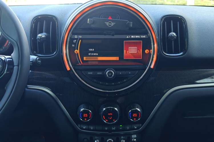 Used MINI Countryman 2019 1.5T COOPER Artist Weekend Travel Edition Audio And AC Panel