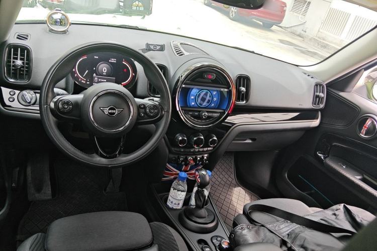 Used MINI Countryman 2019 2.0T COOPER S ALL4 Classic Edition Center Console