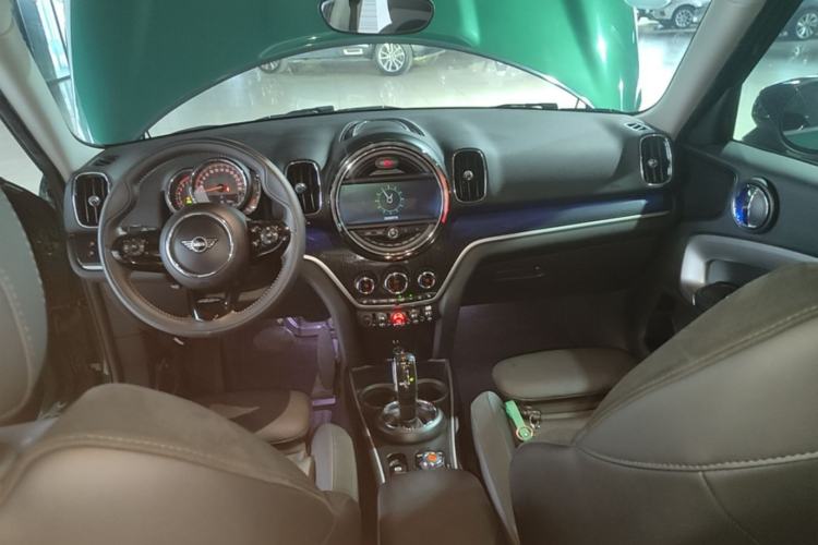 Used MINI Countryman 2019 1.5T COOPER ALL4 Artist Weekend Travel Edition Center Console