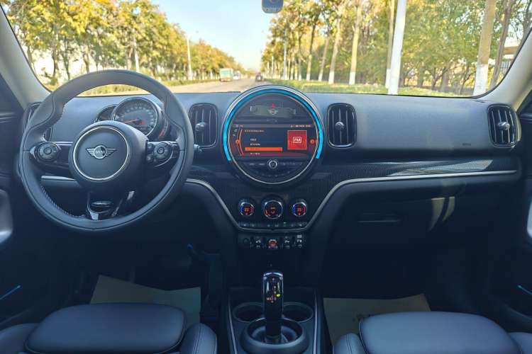 Used MINI Countryman 2019 1.5T COOPER Artist Weekend Travel Edition Center Console