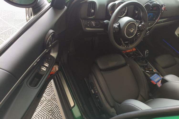 Used MINI Countryman 2019 1.5T COOPER Artist Weekend Travel Edition Driver Seat