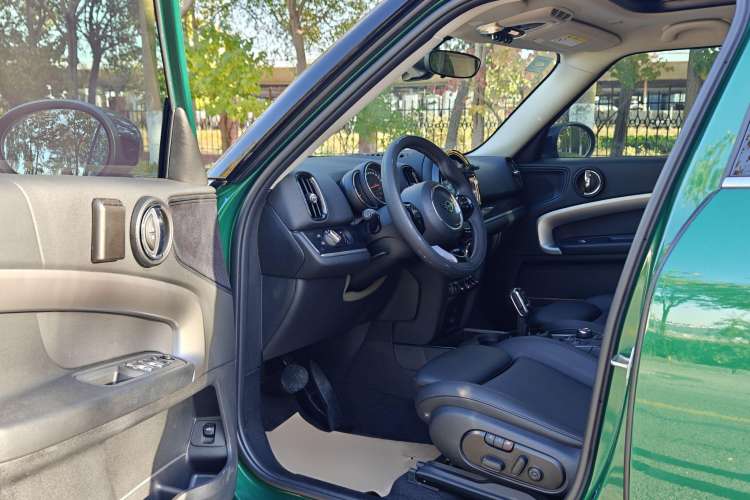 Used MINI Countryman 2019 1.5T COOPER Artist Weekend Travel Edition Driver Seat