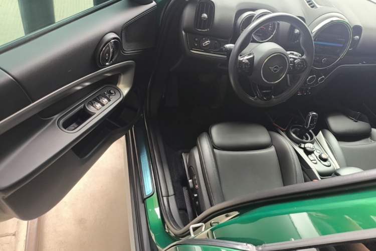 Used MINI Countryman 2019 1.5T COOPER Artist Weekend Travel Edition Driver Seat