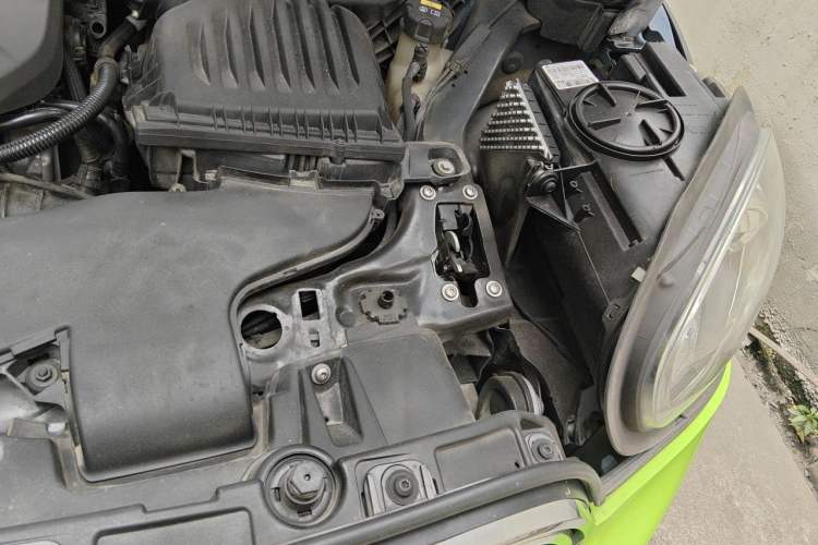 Used MINI Countryman 2019 2.0T COOPER S ALL4 Classic Edition Engine Bay Left