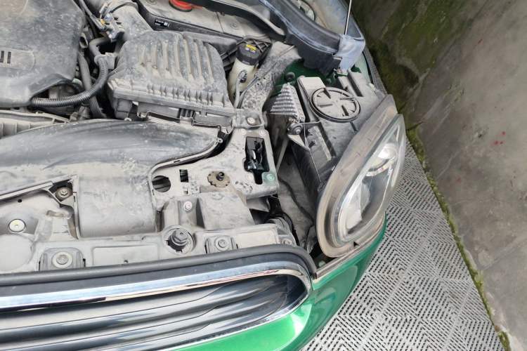 Used MINI Countryman 2019 1.5T COOPER Artist Weekend Travel Edition Engine Bay Left