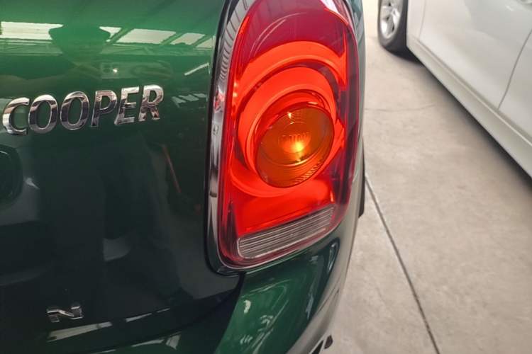 Used MINI Countryman 2019 1.5T COOPER Artist Weekend Travel Edition Exterior 3