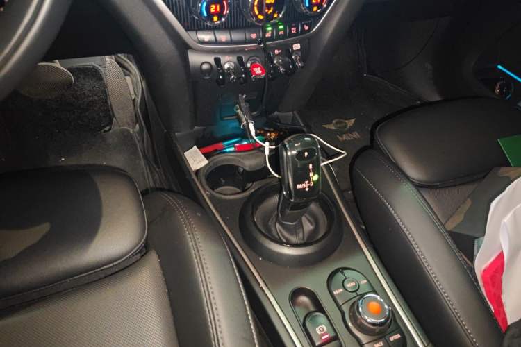Used MINI Countryman 2019 1.5T COOPER Artist Weekend Travel Edition Gear Lever