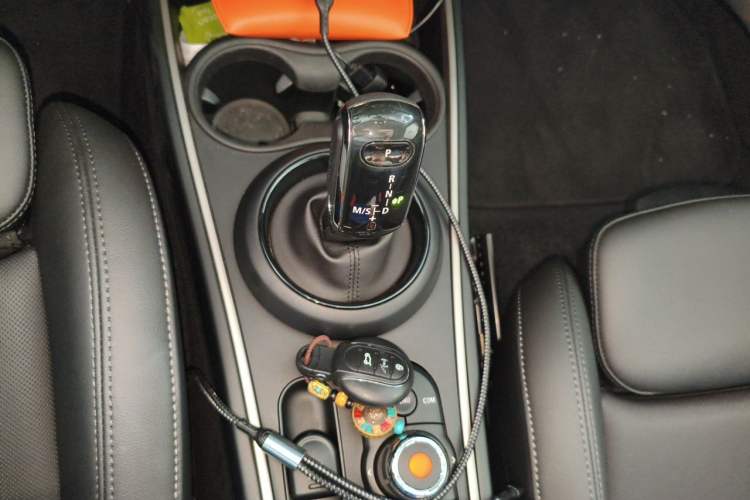 Used MINI Countryman 2019 1.5T COOPER Artist Weekend Travel Edition Gear Lever