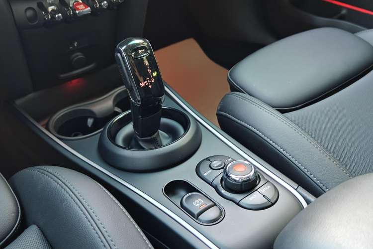 Used MINI Countryman 2019 1.5T COOPER Artist Weekend Travel Edition Gear Lever