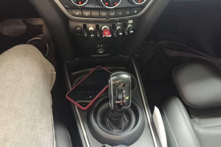 Used MINI Countryman 2019 1.5T COOPER Artist Weekend Travel Edition Gear Lever