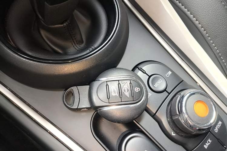 Used MINI Countryman 2019 1.5T COOPER Artist Weekend Travel Edition Interior 1