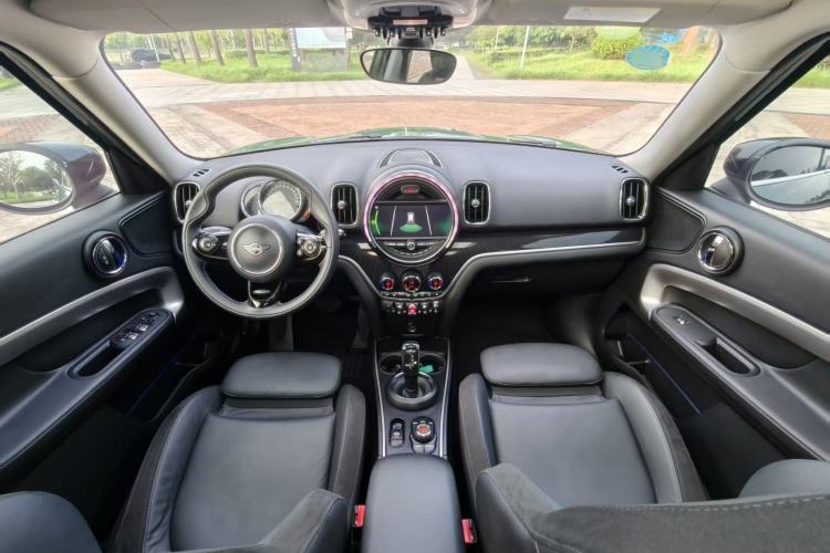 Used MINI Countryman 2019 1.5T COOPER ALL4 Artist Weekend Travel Edition Interior 2