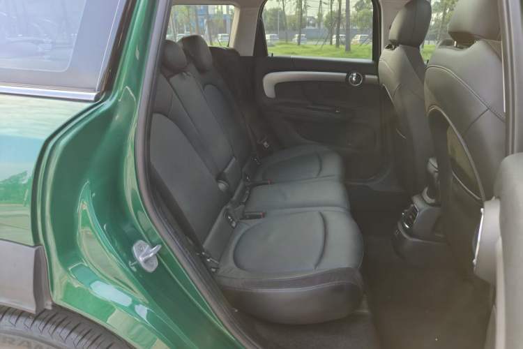 Used MINI Countryman 2019 1.5T COOPER ALL4 Artist Weekend Travel Edition Interior 3