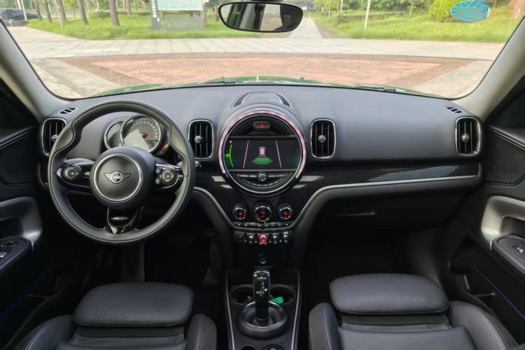 Used MINI Countryman 2019 1.5T COOPER ALL4 Artist Weekend Travel Edition Interior 6