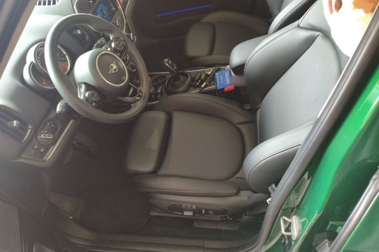 Used MINI Countryman 2019 1.5T COOPER Artist Weekend Travel Edition Left Front Seat