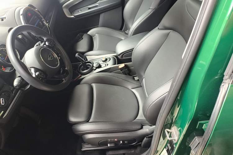 Used MINI Countryman 2019 1.5T COOPER Artist Weekend Travel Edition Left Front Seat